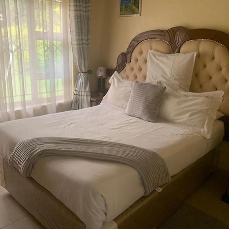 The Crown Inn Guest House Northwood ภายนอก รูปภาพ